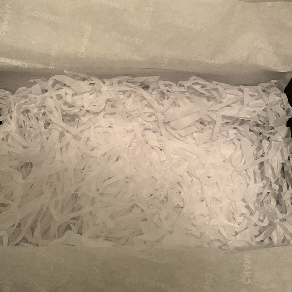Chanel Gift Box - Picture 4 of 4
